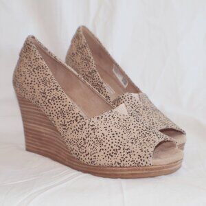 TOMS Michelle Wedge Heels Sandals (Size 7W) Sand / Tiny Cheetah Print